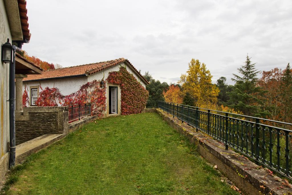 Gasthaus Quinta De Mouraes Casa Dos Rododendros Lever Exterior foto